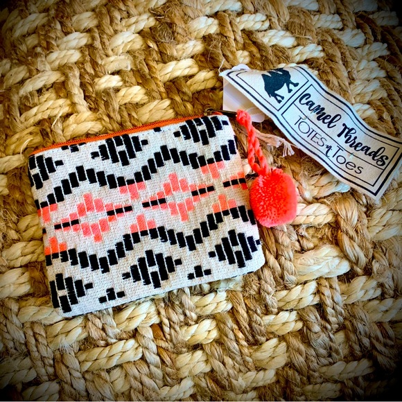Camel Threads Coin Purse Wallet - multicolored black white coral geometric print - Picture 1 of 3
